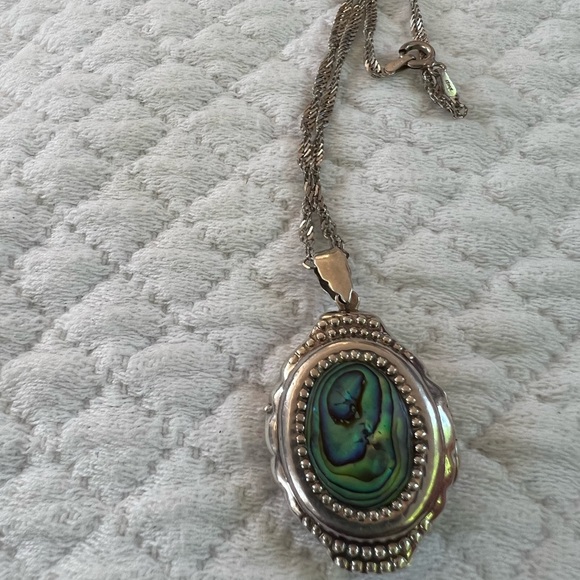 COPY - Sterling silver locket and chain with abalone insert - Picture 1 of 4